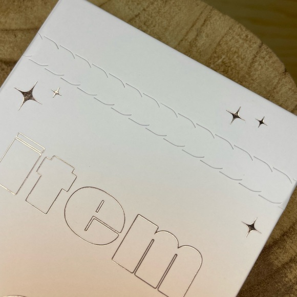 NEW! ITEM BEAUTY by Addison Rae IN MY ELEMENT eyeshadow palette 10 cosmic - Picture 4 of 7